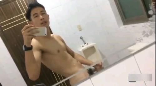 推荐 帅气小伙对镜自撸 Asian Gay Porn